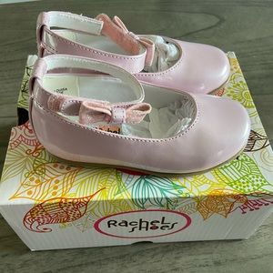 Kids shoes seize 5 brand new never worn